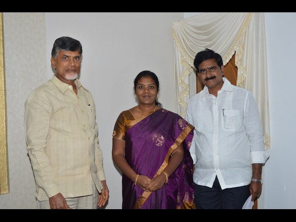 చంద్రబాబుని కలిసిన నందిగామ నూతన ఎమ్మేల్యే తంగిరాల సౌమ్య