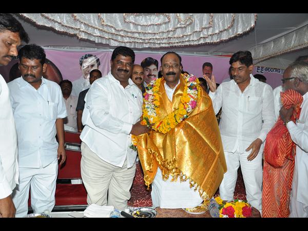 నాయిని