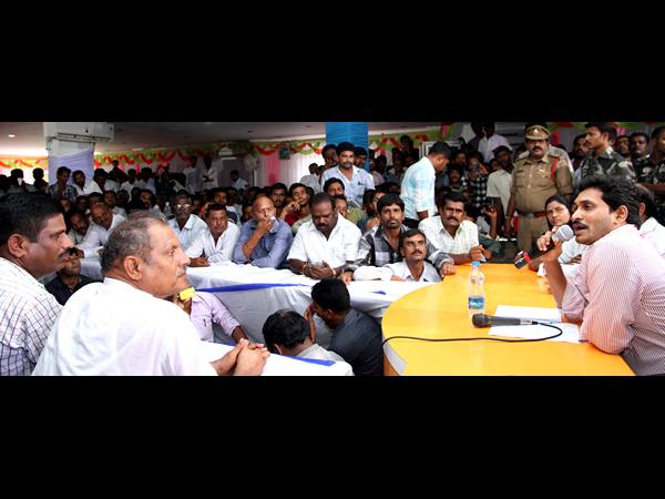 మీడియాపై ధ్వజం