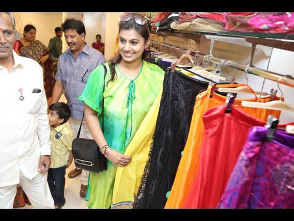 స్టోర్‌లో ఇలా...