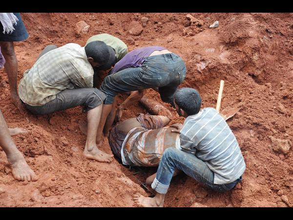 కూరుకుపోయిన మృతదేహం