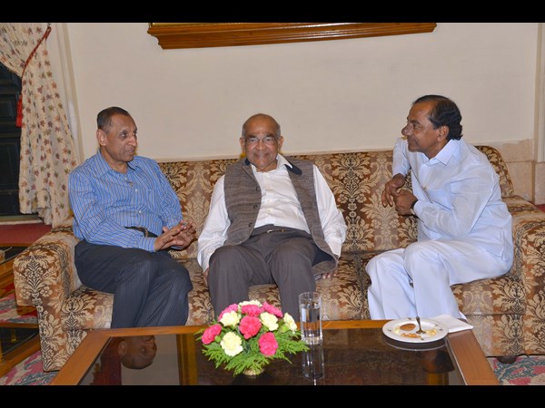 వైబీ రెడ్డితో కెసిఆర్ ఇలా..