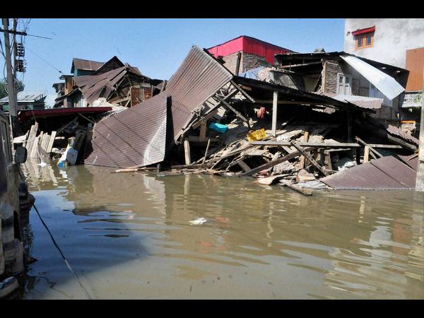 వరదల్లో 277మంది చనిపోయారు: ఒమర్ అబ్దుల్లా