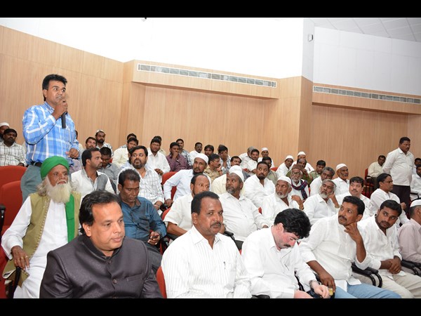  హిందూ, ముస్లిం మత పెద్దలతో కమీషనర్ సివి. ఆనంద్