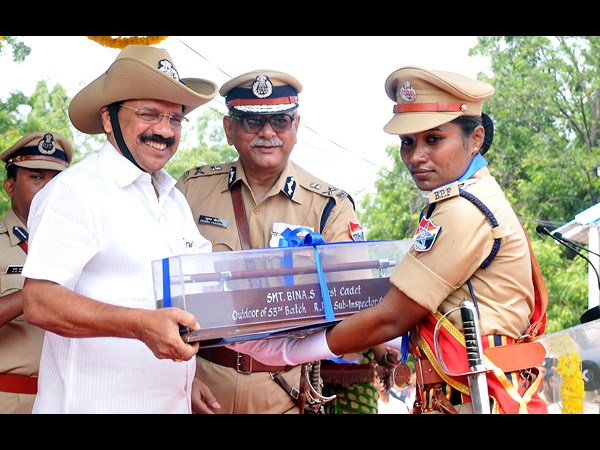 అవార్డుల ప్రదానం