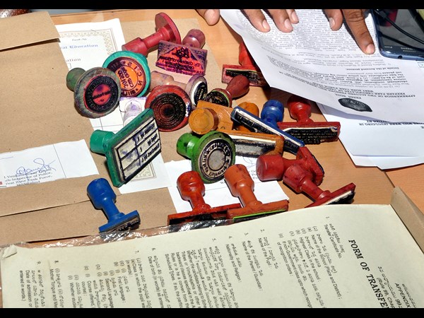 నకిలీ సర్టిఫికెట్ల ముఠా