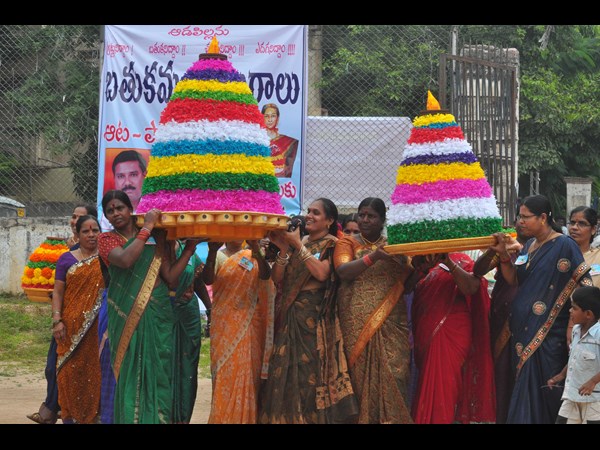 బతుకమ్మ సంబురాలు