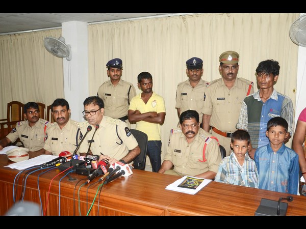 కత్తి స్వాధీనం