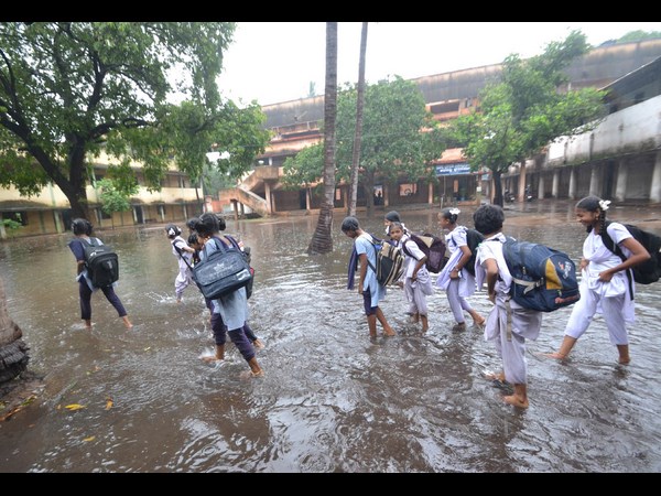 స్కూలు పిల్లలు..