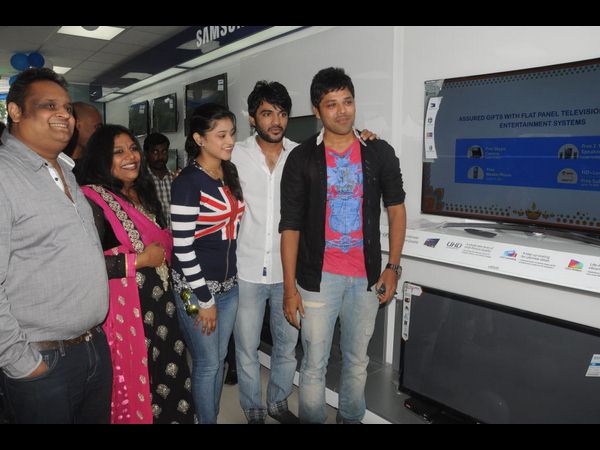  నటీ, నటుల చేతుల మీదుగా యస్‌మార్ట్ ప్రారంభోత్సవం