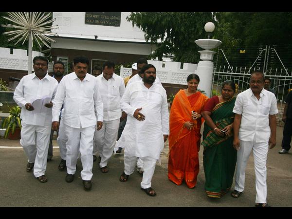 అంజన్‌కుమార్‌కి చంపేస్తామంటూ ఫోన్లు, ఫిర్యాదు