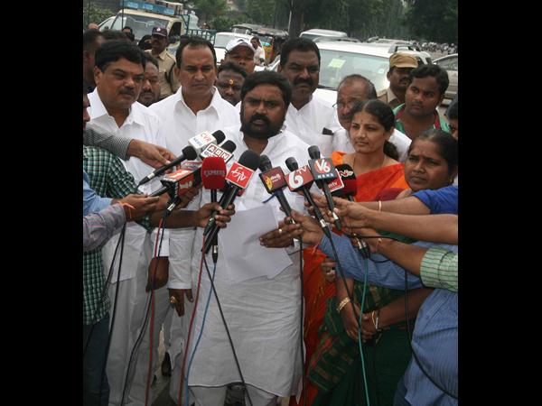  అంజన్‌కుమార్‌కి చంపేస్తామంటూ ఫోన్లు, ఫిర్యాదు