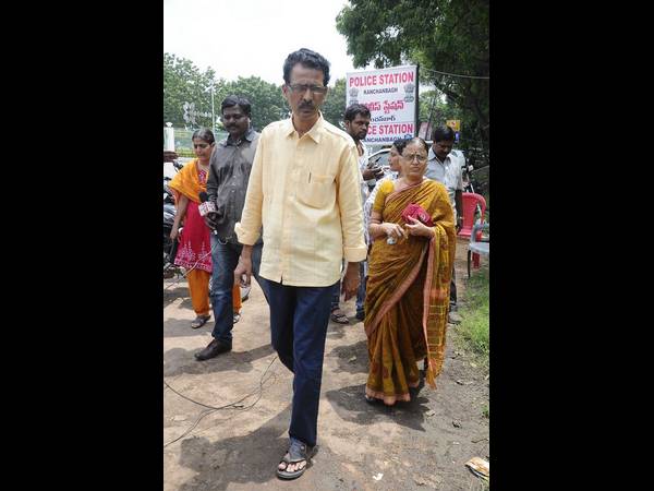 బందోబస్తు, అరెస్ట్