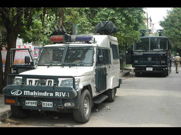 బందోబస్తు, అరెస్ట్