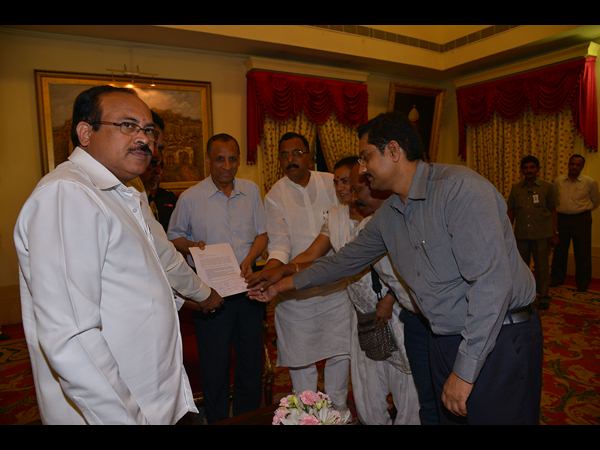 గవర్నర్