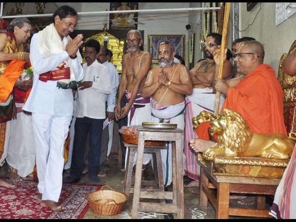 అహోబిల మఠంలో కెసిఆర్