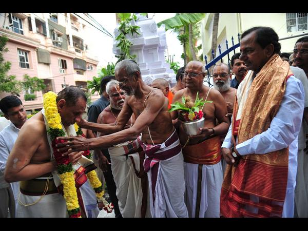 సత్కారం చేశారు..
