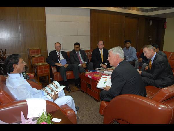 బెయిలర్ ఆస్పత్రి ప్రతినిధులతో..