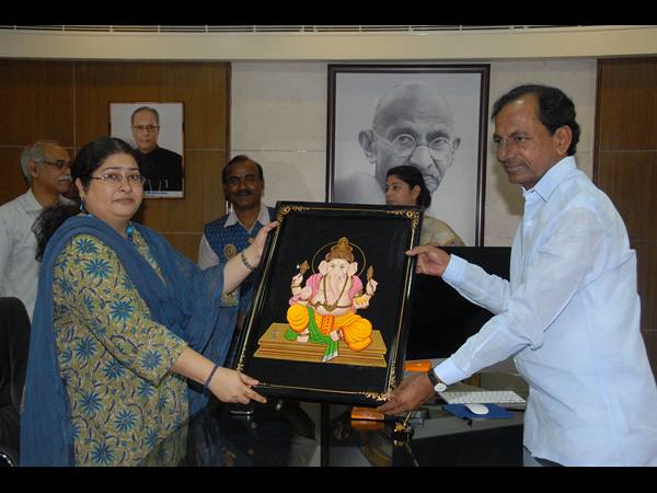 కెసిఆర్‌తో శైలజా రామియార్...