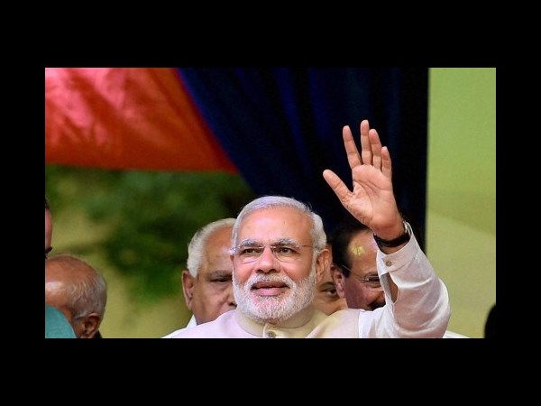 మోడీ అభివాదం