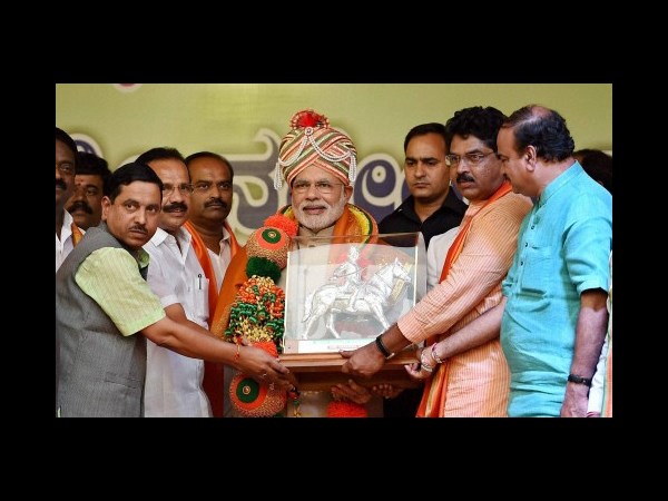 మోడీకి జ్ఞాపిక