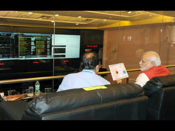  సంబురాలు జరుపుకున్న శాస్త్రవేత్తలు