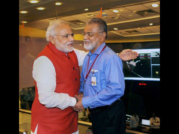  సంబరాలు జరుపుకున్న శాస్త్రవేత్తలు