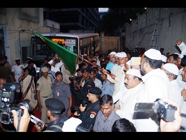 జెండా ఊపి...