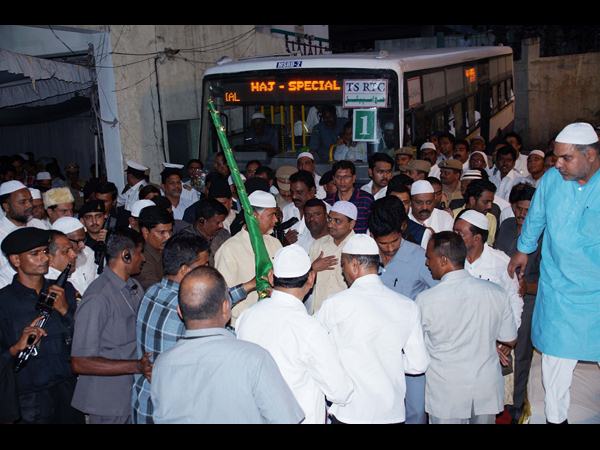 ముస్లిం సోదరులతో బాబు