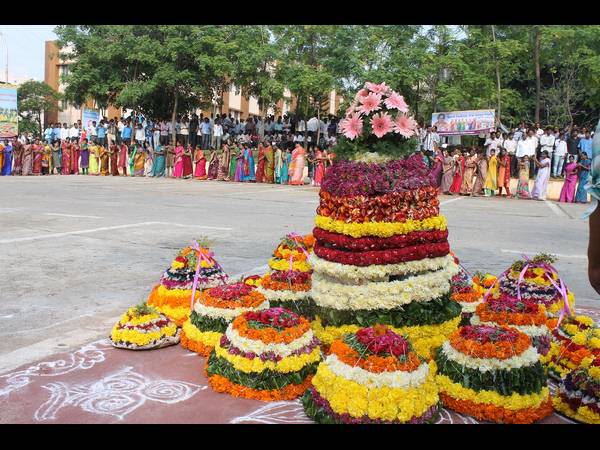  బతుకమ్మ