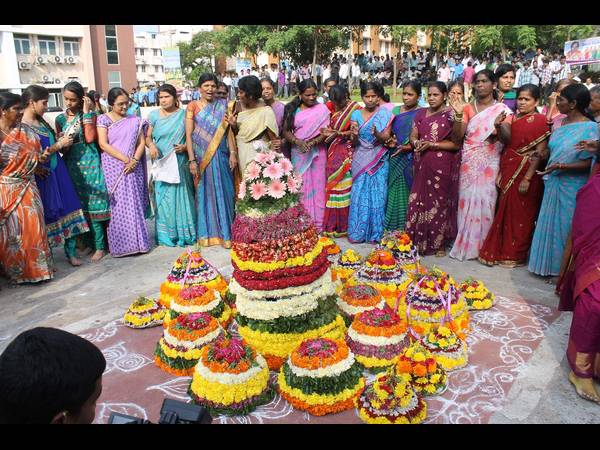  బతుకమ్మ