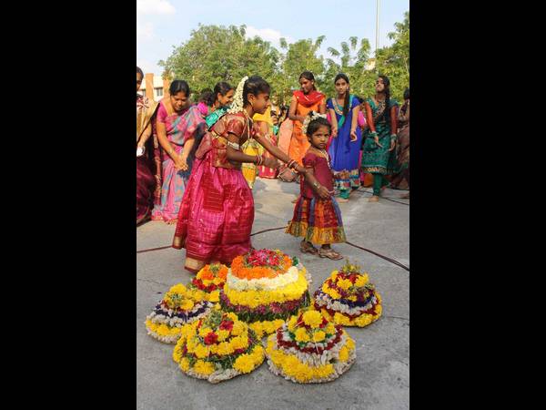  బతుకమ్మ