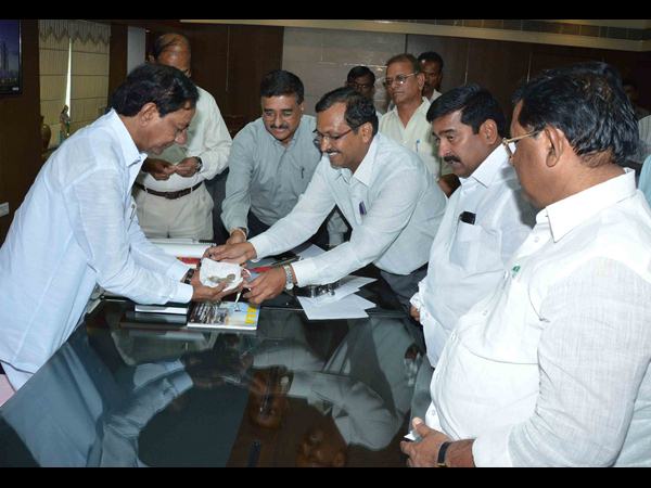 ఆర్కియాలజీ అధికారులు