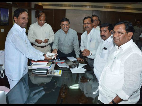 ఆర్కియాలజీ అధికారులు
