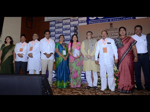 సంతోష్ గాంగ్వార్‌తో కేటీఆర్