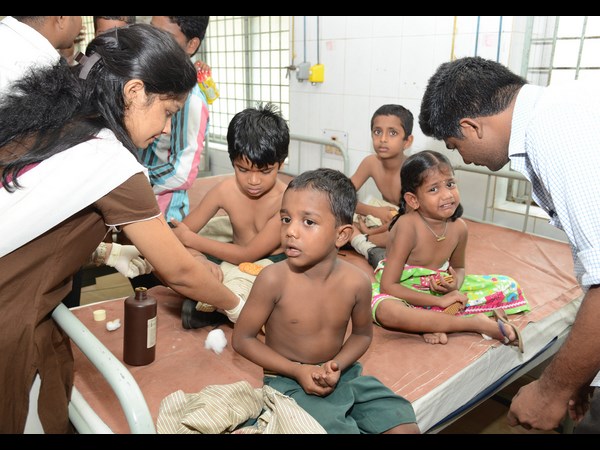 తనపల్లె క్రాస్ వద్ద లారీ ఢీకొన్నస్కూల్ బస్సు