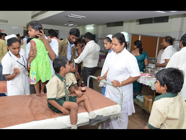 తనపల్లె క్రాస్ వద్ద లారీ ఢీకొన్నస్కూల్ బస్సు