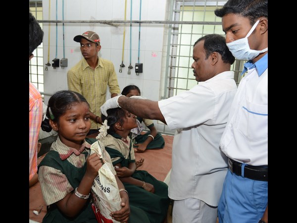 తనపల్లె క్రాస్ వద్ద లారీ ఢీకొన్నస్కూల్ బస్సు