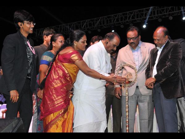 ప్రారంభిస్తూ..