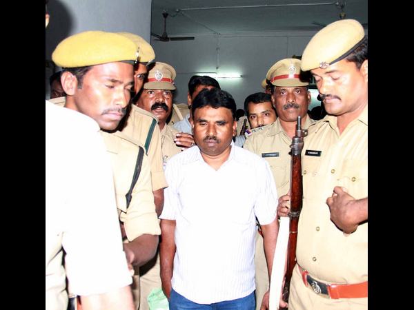 గతంలో నలుగురికి..