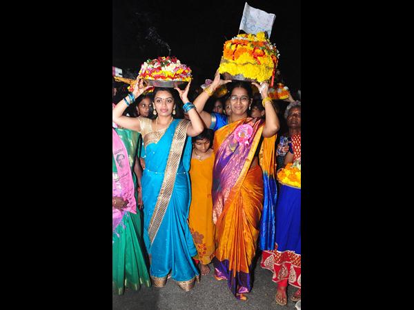 బతుకమ్మ