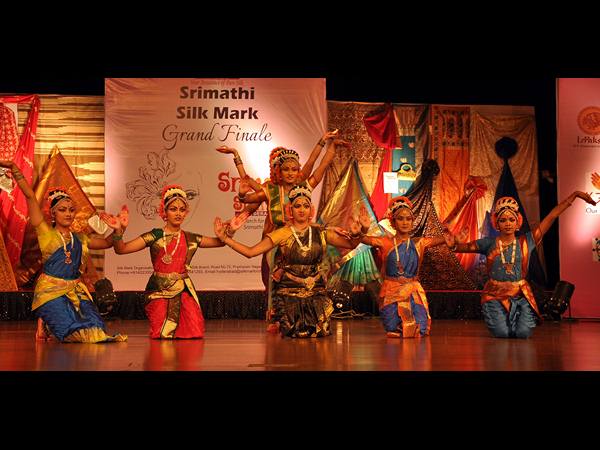  ఆకట్టుకున్న శ్రీమతి సిల్క్ మార్క్ 2014