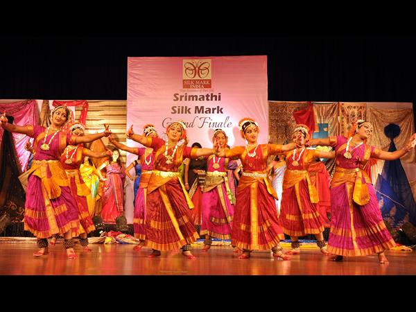  ఆకట్టుకున్న శ్రీమతి సిల్క్ మార్క్ 2014