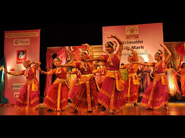  ఆకట్టుకున్న శ్రీమతి సిల్క్ మార్క్ 2014