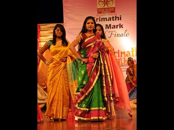  ఆకట్టుకున్న శ్రీమతి సిల్క్ మార్క్ 2014