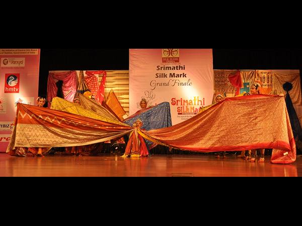  ఆకట్టుకున్న శ్రీమతి సిల్క్ మార్క్ 2014