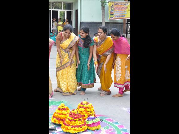 బతుకమ్మ