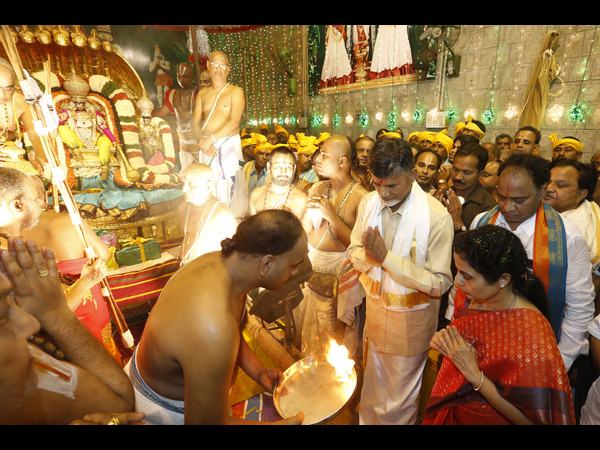 హుండీలో కానుకలు..