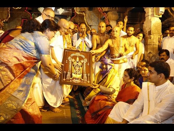 కుటుంబ సమేతంగా...