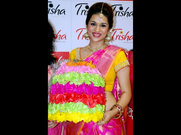 బతకుమ్మతో ఇలా.